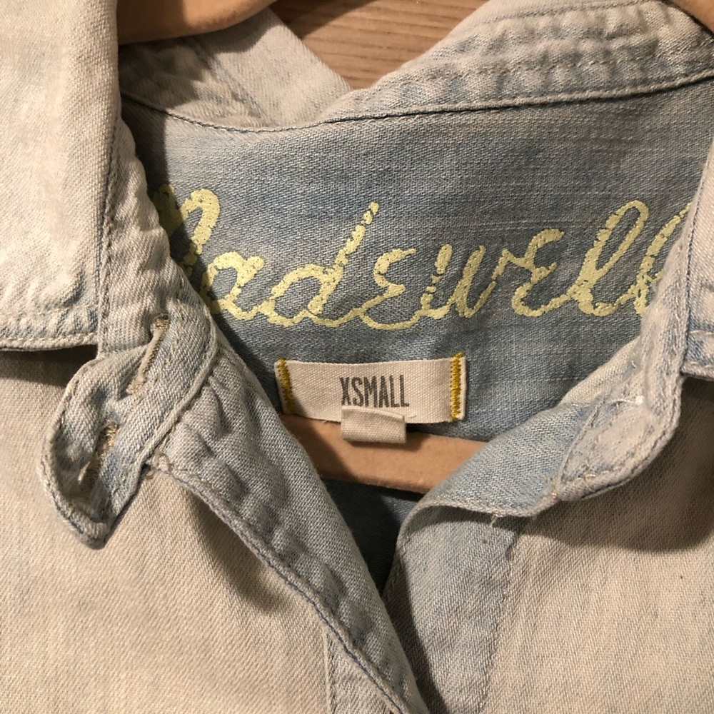 Madewell |chambray light wash button down shirt XS - Picture 4 of 5